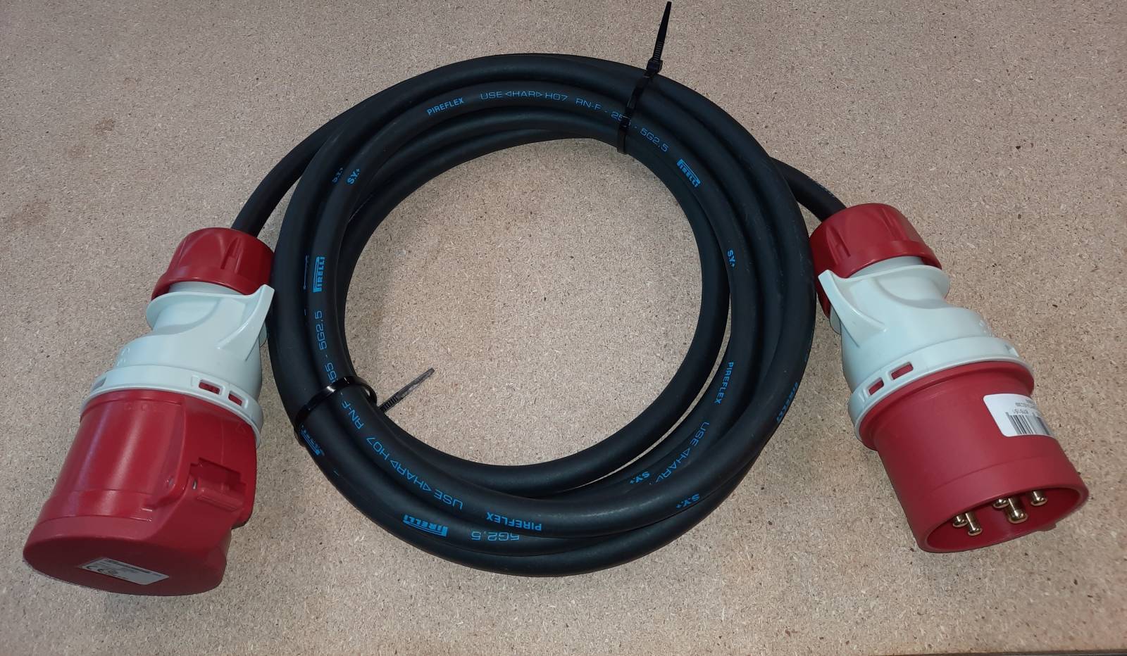 Acheter en urgence un câble de 5G 2,5mm2 de 5 mètres pour les entreprises d'évènementiel à Bordeaux et alentour