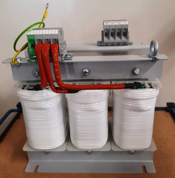 autotransformateur, avant sa mise en IP23, base tension, de qualité de 20kVA, 230/400V pour industriels à Dax et alentour