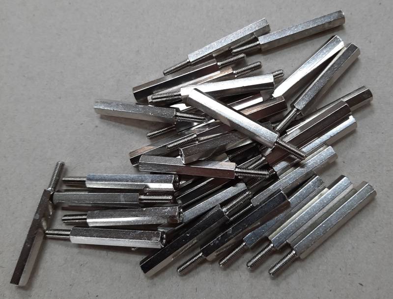 Acheter à petit prix des entretoises DA5M3X30 d'un détaillant français et sérieux pour les professionnels sur Bordeaux et ses environs